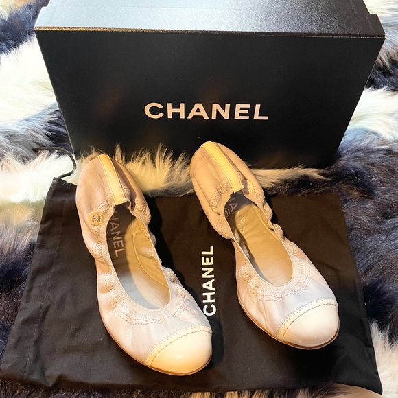 🔅 CHANEL Flats 🔅 - Picture 2 of 8